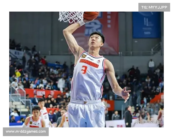 广东上半场崩盘暴露内线短板,杜锋亟需调整应对俱乐部杯复仇战 广东上半场崩盘暴露内线短板,杜锋亟需调整应对俱乐部杯复仇战